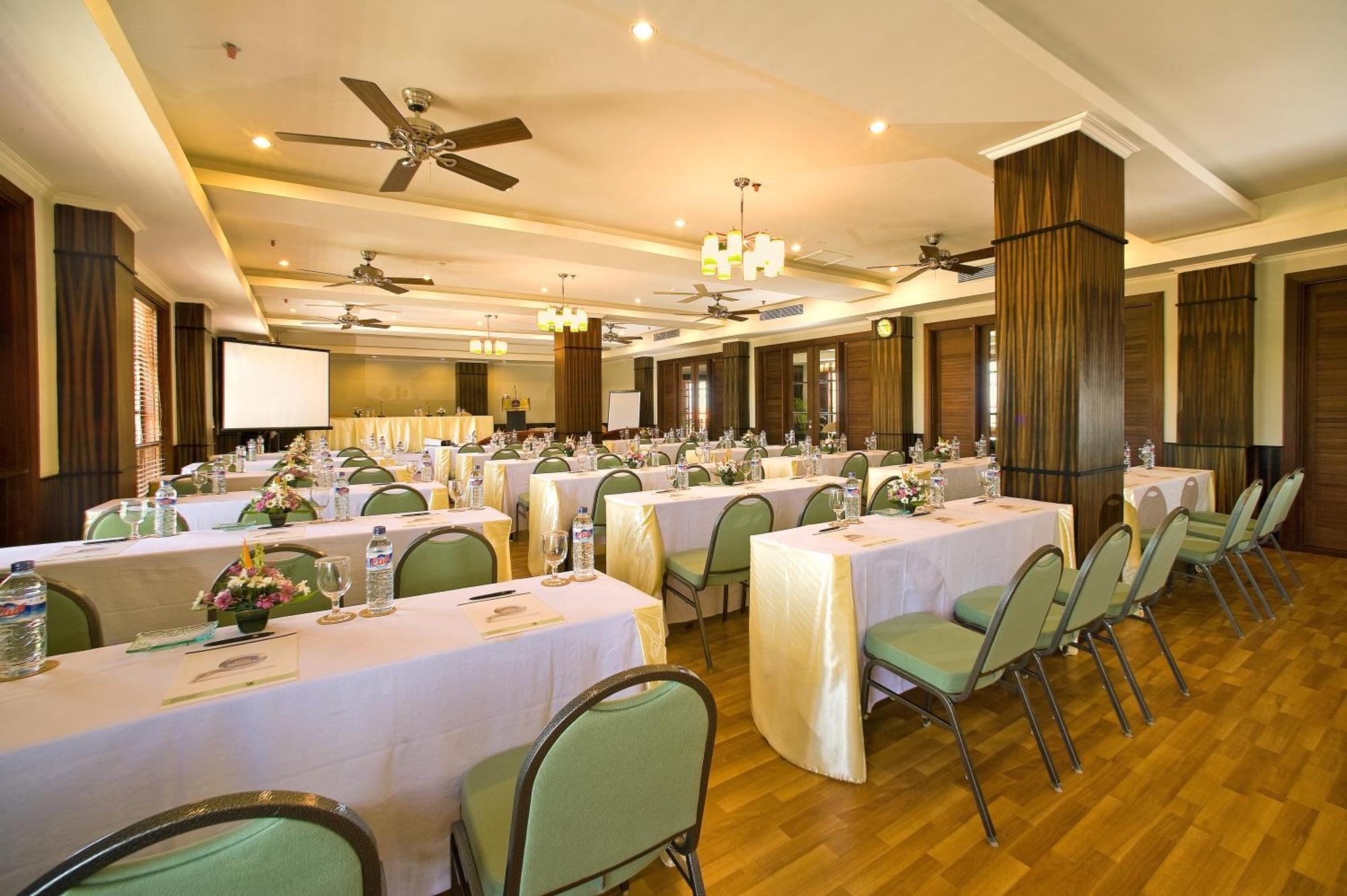 Hotel New Kuta By Lorin 4*